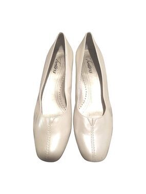 Trotters New Leather Low Heel Doris Pumps Shiny Pearl White Size 8